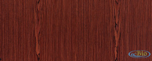 Aplikasikan pengawetan kayu mahogany agar keindahannya bisa bertahan lama.