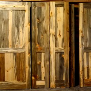 pintu kayu